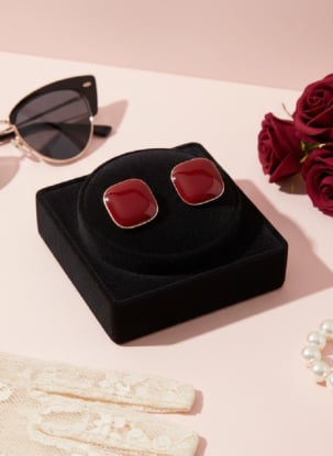 Vintage stud earrings, retro stud earrings, vintage earrings for women, retro earrings for women, burgundy earrings, red stud earrings for women, vintage Schmuck, retro Schmuck, Modeschmuck for women, Statement, Schmuck, rockabilly Schmuck, pin-up Schmuck, 50s Schmuck, elegant earrings, square stud earrings, burgundy Schmuck, vintage accessories, retro accessories for women, Schmuck, vintage earrings, burgundy red