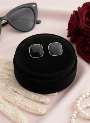 Vintage örhängen, retro örhängen, svarta örhängen, svarta örhängen, vintage örhängen för kvinnor, retro örhängen för kvinnor, vintage smycken för kvinnor, retro smycken, modesmycken, statementsmycken för kvinnor, rockabilly smycken, pin-up smycken, 50-talssmycken, eleganta örhängen, fyrkantiga örhängen, svarta smycken, vintage accessoarer, retro accessoarer, vintage smycken för kvinnor, klassiska vintage örhängen