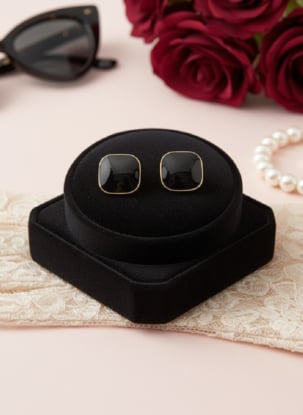 Vintage örhängen, retro örhängen, svarta örhängen, svarta örhängen, vintage örhängen för kvinnor, retro örhängen för kvinnor, vintage smycken för kvinnor, retro smycken, modesmycken, statementsmycken för kvinnor, rockabilly smycken, pin-up smycken, 50-talssmycken, eleganta örhängen, fyrkantiga örhängen, svarta smycken, vintage accessoarer, retro accessoarer, vintage smycken för kvinnor, klassiska vintage örhängen